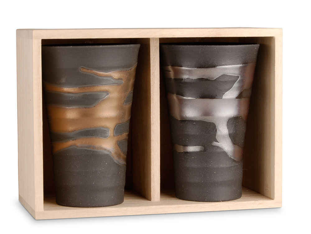 2 jap. Teecups in einer Holzbox