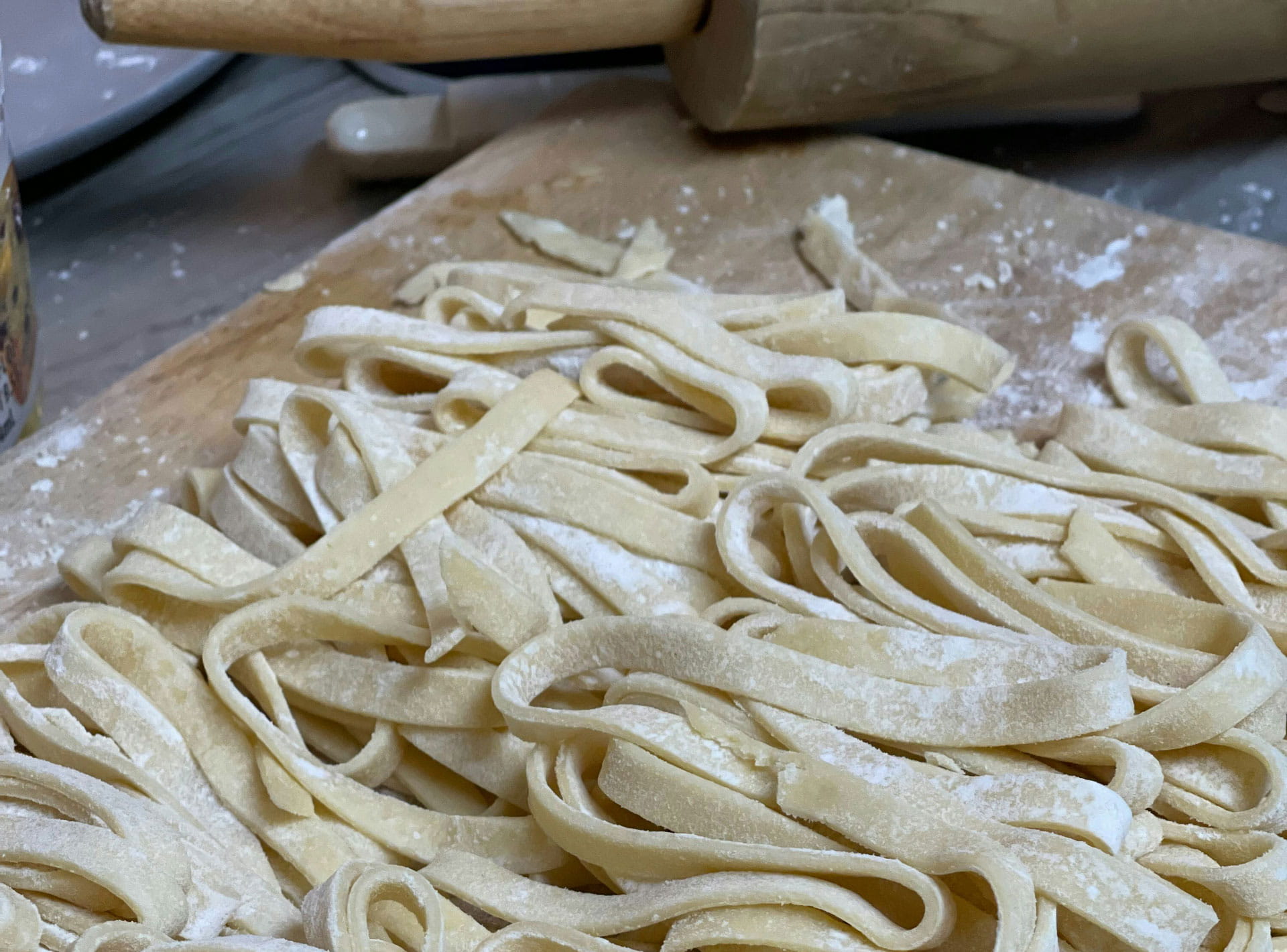 Frischer selbstgemachter Pastateig ohne Ei – Schritt-für-Schritt Rezept von Dinses Culinarium