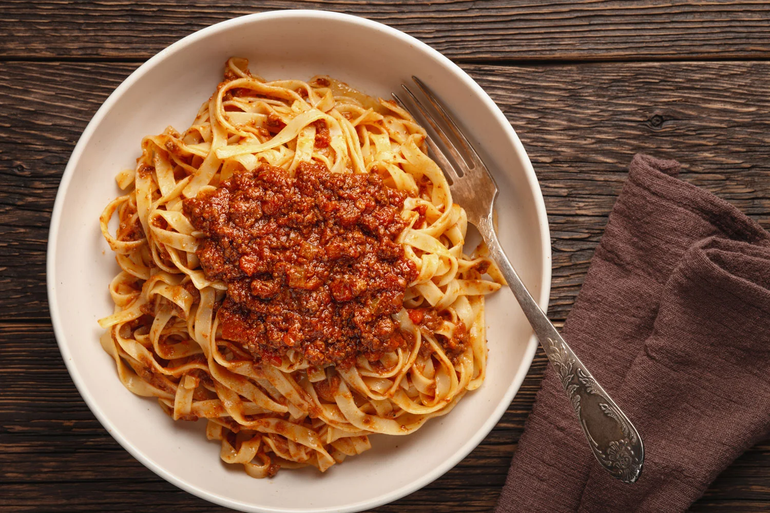 Ragù alla Bolognese mit Tagliatelle und Parmigiano Reggiano